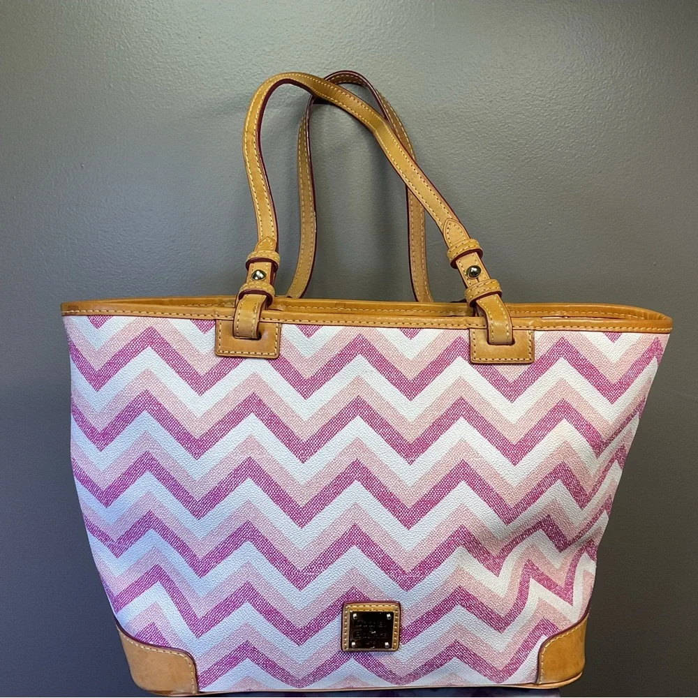 Dooney & Bourke pink chevron tote bag - Picture 1 of 13